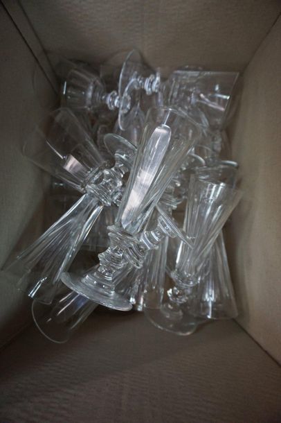 null Parts of faceted crystal glassware services. (Five cartons).
