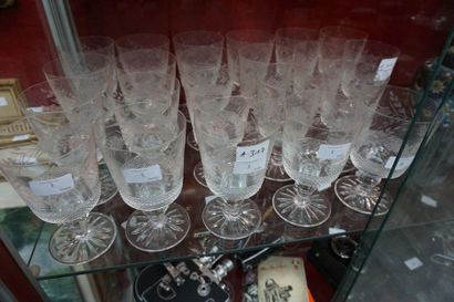 null Suite of 22 cut and engraved crystal glasses with diamond point and flower ...