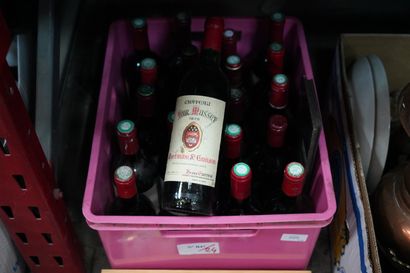 null Réunion de bouteilles de vin comprenant E.GIGAL Côtes du Rhône, Château La Peyre...