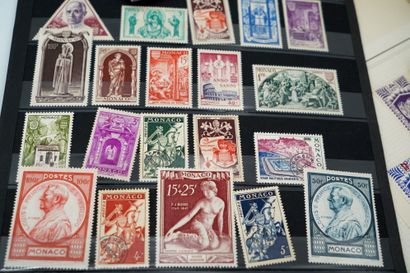 null Lot de timbres dont Monaco et timbres en vrac.