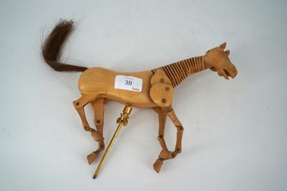 null Cheval de peintre en bois sculpté.