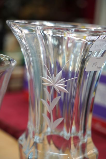 null BACCARAT, petit vase en cristal moulé de forme mouvementée, DAUM vase en cristal...