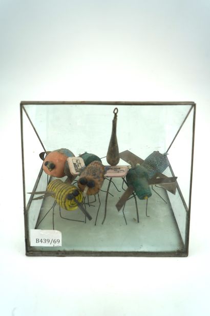 GÉRARD CYNE (1923-2006) Cabinet de curiosité
Cabinet de forme pyramidale, en verre...