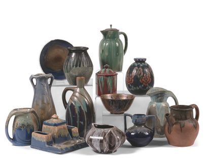 DENBAC (RENÉ DENERT ET RENÉ-LOUIS BALICHON), ÉCOLE DE CARRIÈS, etc. 一套四件 釉面陶瓷，水壶...