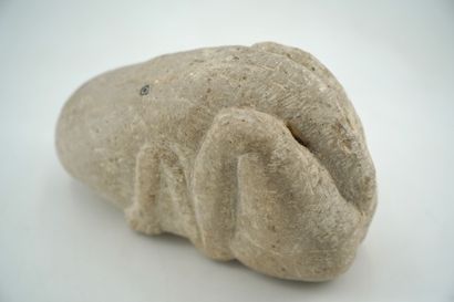 GÉRARD CYNE (1923-2006) Animal
Carved stone. 
 14 x 21 x 9 cm.