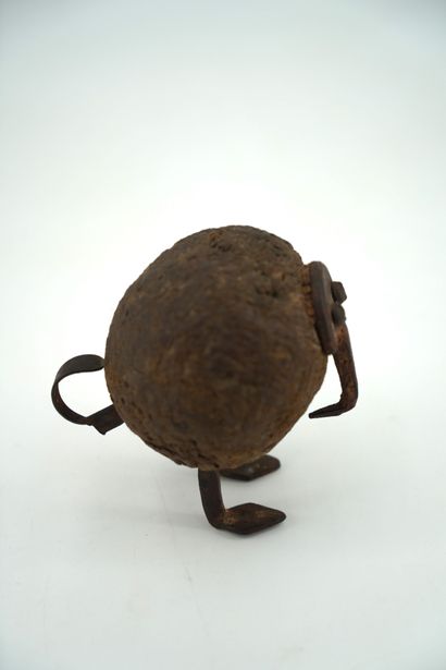 GÉRARD CYNE (1923-2006) Bird
Dung, iron.
11 x 9 x 9 cm.