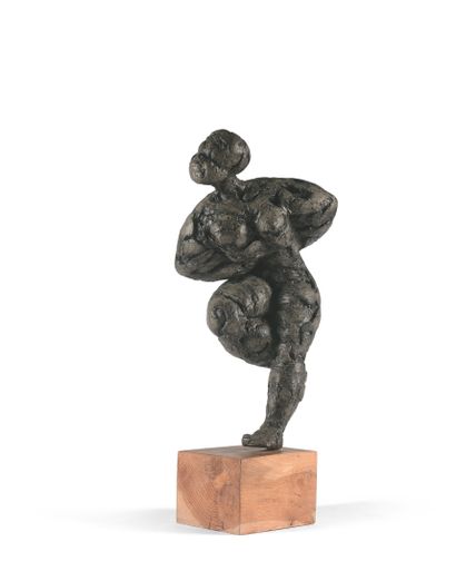 MAWAMBU N'DANGANI (né en 1959) 舞蹈，1995年
雕塑，独特的作品，液压砂浆，橡木底座，签名和日期为95。
带底座的高度：55.5厘米。
出处。
.2000年5月从艺术家处获得。
...