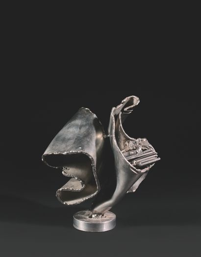 ALBERT FERAUD (1921-2008) 无题
焊接的铝，已签名。
高度：20厘米。
证据。
 。Arlette MOCH-DAVID收藏，巴黎。