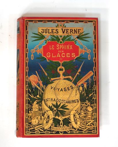 Jules VERNE 狮身人面像》（Le Sphinx des glaces）。Paris, J. Hetzel et Cie, s. d. 。[1897].红色平装书，多色装饰，镀金边缘。
第一版大八开；第一板。
ROUX的插图，包括20张彩图和一张地图。1897-1898年的目录很好。
，书脊略微褪色；有些发黄。(Jauzac,...