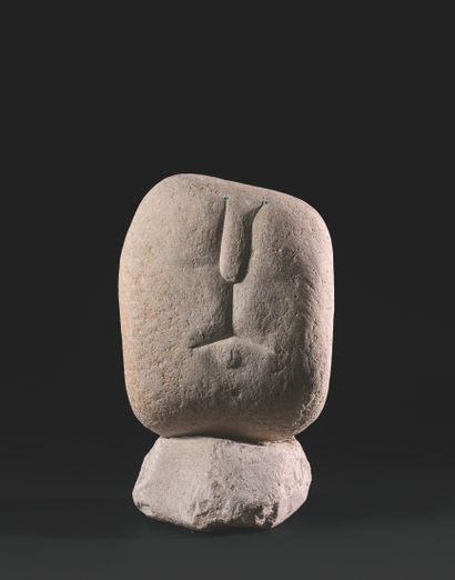 GÉRARD CYNE (1923-2006) 头部
雕刻的石头。
28.5 x 18.5 x 15.5厘米。
