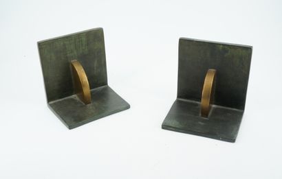 CHRISTIAN DE BEAUMONT DIFFUSION PAIR OF BOOK-ENDERS Bronze with green patina and...