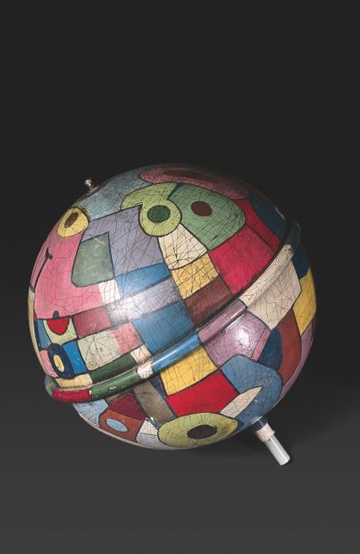 GÉRARD CYNE (1923-2006) 环球网
铝制多色漆，毛笔，墨水，置于金属基座和圆形漆木底座上。
41 x 30厘米。