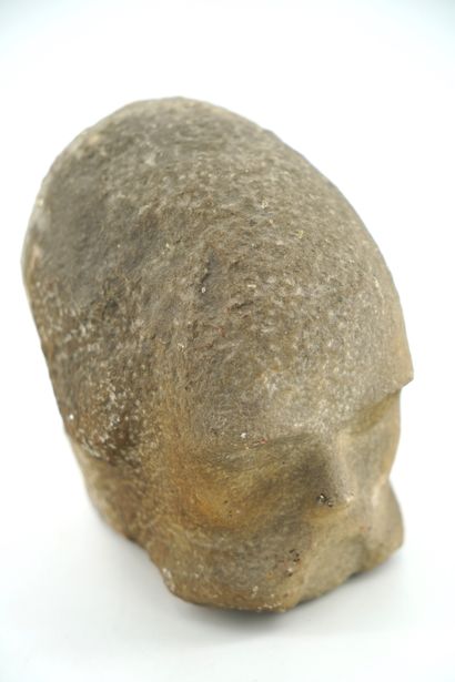 GÉRARD CYNE (1923-2006) Head of a man with a beard
Carved stone. 
 17 x 11 x 14 ...