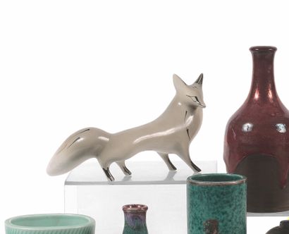 null MEETING OF ANIMAL PORCELAINS. Stylized fox for ROYAL DUX. 14 x 23 cm.
. Parakeet...