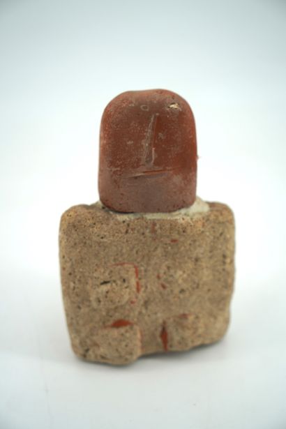 GÉRARD CYNE (1923-2006) 人像
石头的组合，在一个木头底座上。
高度：16厘米。