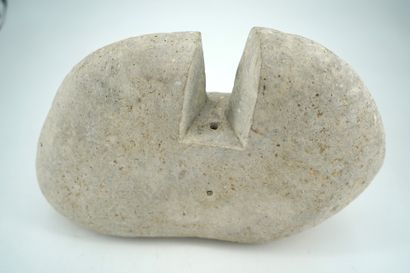 GÉRARD CYNE (1923-2006) 抽象形式
雕刻的石头。
20 x 34 x 9厘米。