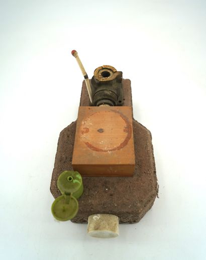 GÉRARD CYNE (1923-2006) Head
Brick, metal, wood and plastic parts.
Height: 25 cm...