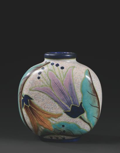 Louis FONTINELLE (1886-1964) VASE MÉPLAT Glazed ceramic, with floral decoration.
Signed...