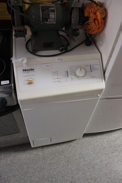 null Machine à laver VEDETTE, machine à laver MIELE modèle novotronich W145.