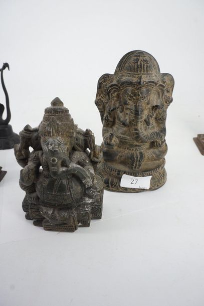 null Réunion de 9 divinités asiatiques en bronze et métal.