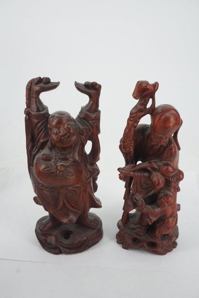 null Réunion de souvenirs de voyages asiatiques : 2 sujets en bois sculpté et doré,...