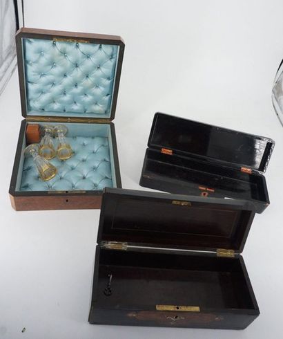 null Rectangular glove boxes in wood veneer and brass mesh decoration, Bérain style,...