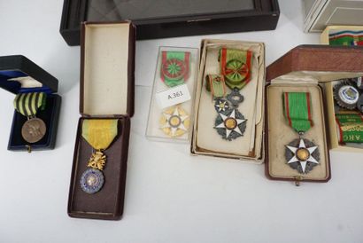 null Réunion de médailles et décorations militaires.