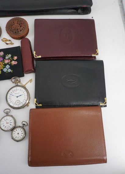 null A lot including: pocket watches, military identification plates, a small purse,...