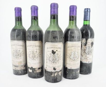 null 5 bouteilles Château La Conseillante, 4 de 1964 et 1 de 1985; 1 bas goulot,...