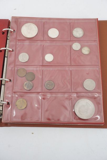 null Numismatique, réunion de monnaies, certaines en argent, dont : Liberty 1964...