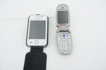 null 2 téléphones portable Samsung.