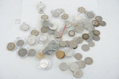 null Réunion de monnaies dont 5 francs, 10 euros, 20 francs, 2 francs, 1 franc, divers...