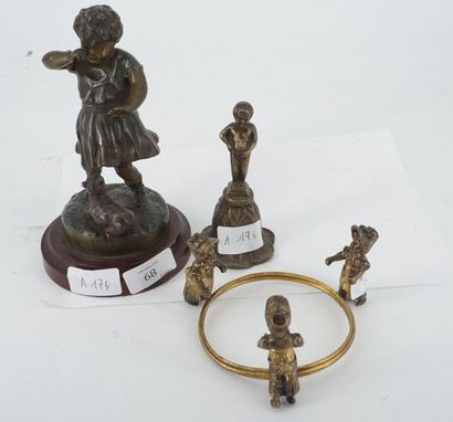 null RUFFOUR (?), Petite fille et son chiot, sculpture en bronze patiné, signée sur...