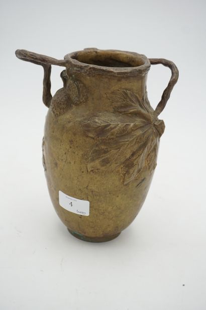 ALBERT MARIONNET (1852-1910). Vase en bronze...