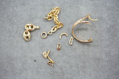 null Lot d'or 18K comprenant : débris, débris de bracelet à mailles ovales, deux...