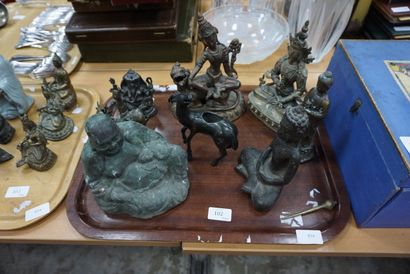 null Ensemble de 8 sujets en bronze : divinités asiatiques, Bouddha, renne (manque...