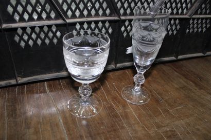 null Cristallerie de la Lorraine partie de service de verres en cristal à décor taillé...