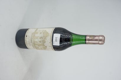 null 1 bouteille de CHÂTEAU HAUT BRION 1983, bas niveau, capsule en bon état, manques...