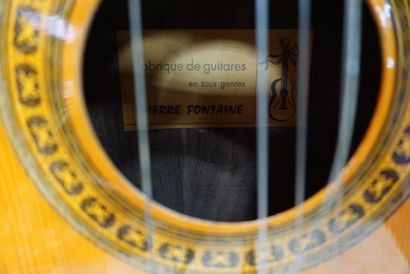 null Guitare classique Pierre Fontaine, cordes cassées.