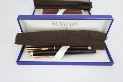 null WATERMAN, Deux stylos bille et un stylo plume en métal doré et laque bleue (la...
