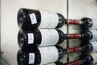 null Un lot de 8 bouteilles de vin de bordeaux comprenant : 2 bouteilles de CHÂTEAU...