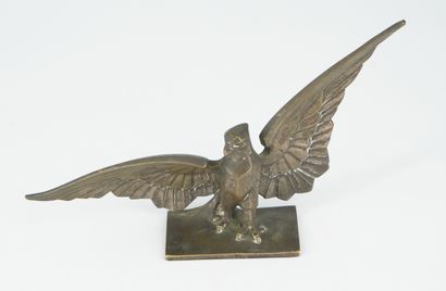 null Sujet en bronze figurant un aigle aux ailes déployées, modèle pour ATO.