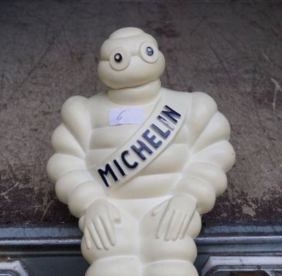 null Figurine Bibendum Michelin à fixer.