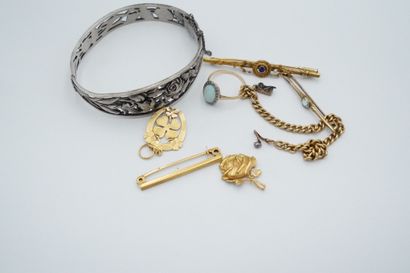 null Lot de bijoux en or 18k (750 millièmes) : chaine à maille gourmette, pendentif...