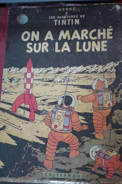 null Album Tintin – On a marché sur la Lune dos rond rouge - B 11 - 1954. Usures...
