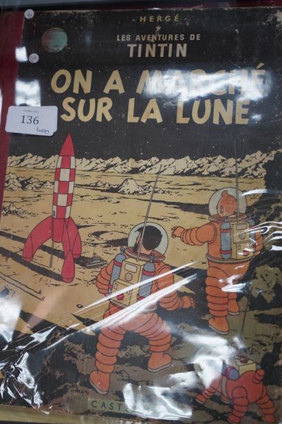 null Album Tintin – On a marché sur la Lune dos rond rouge - B 11 - 1954. Usures...
