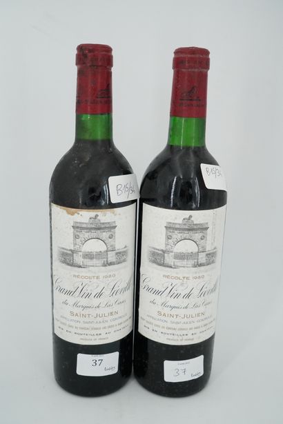  2 bouteilles de Saint-Julien de Las Cases de 1980. Bas goulot, capsules légèrement...
