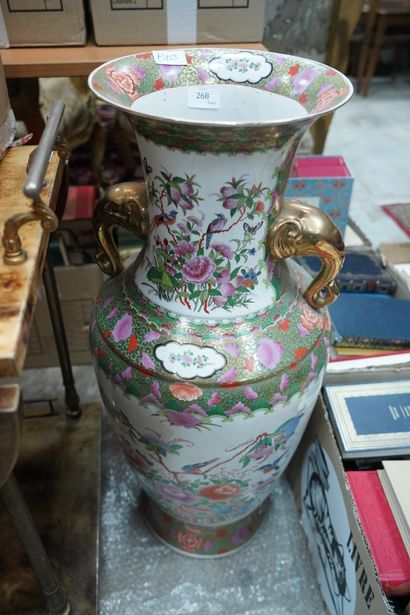 Grand vase en porcelaine de CANTON XXe. On...