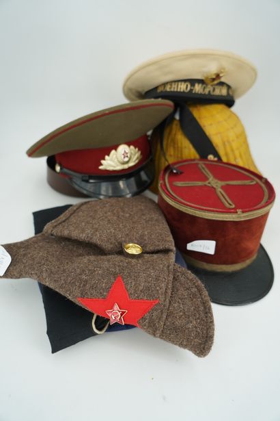 Lot de casquettes militaires soviétiques,...