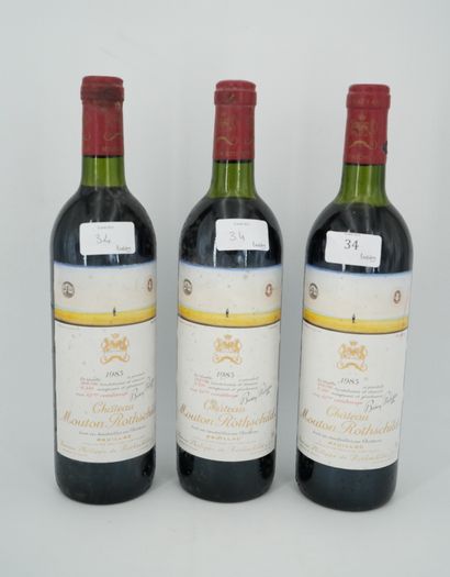  3 bouteilles de Château Mouton-Rothschild de 1983. Un bas goulot et deux haute épaule....